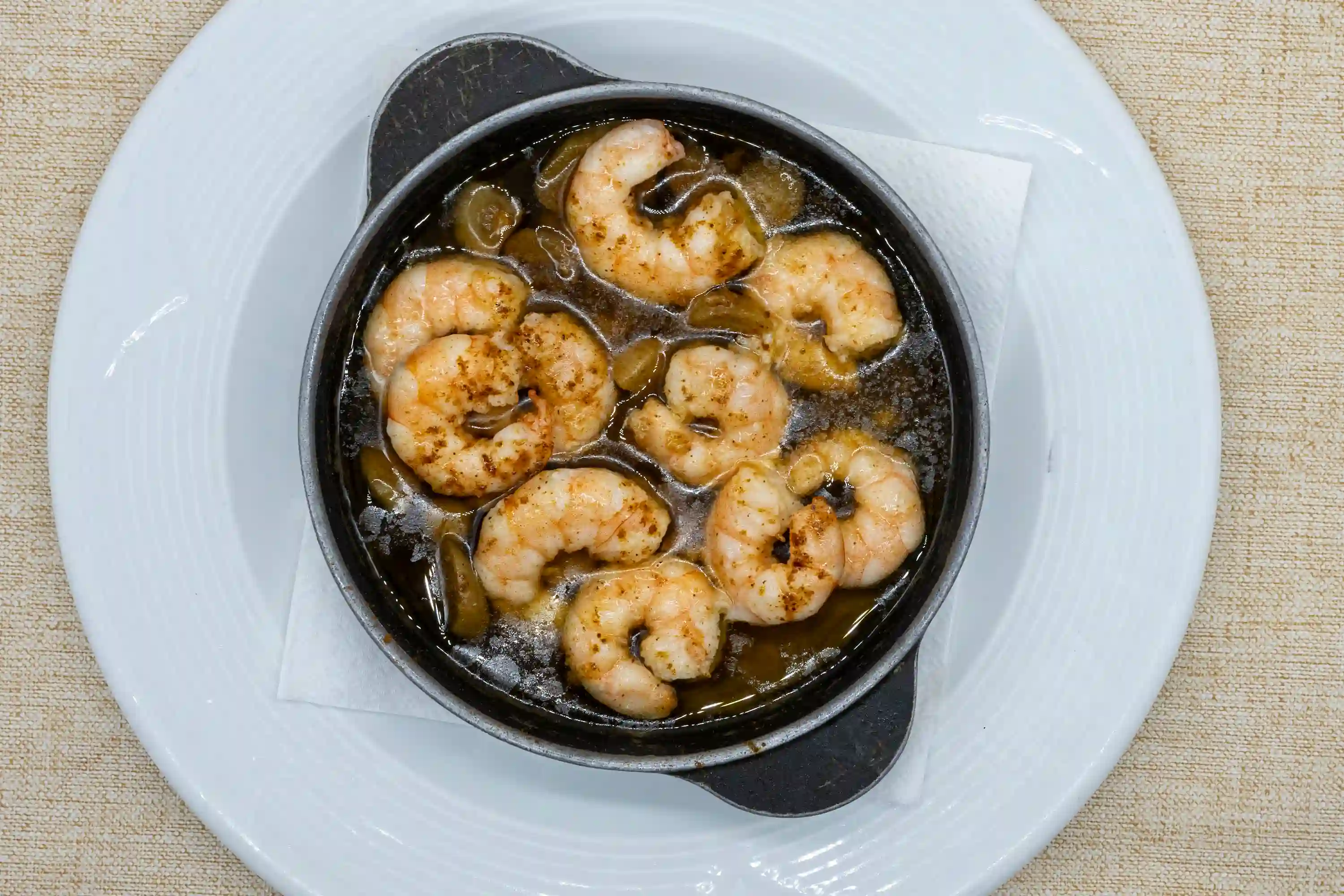 Colas de gambas al ajillo