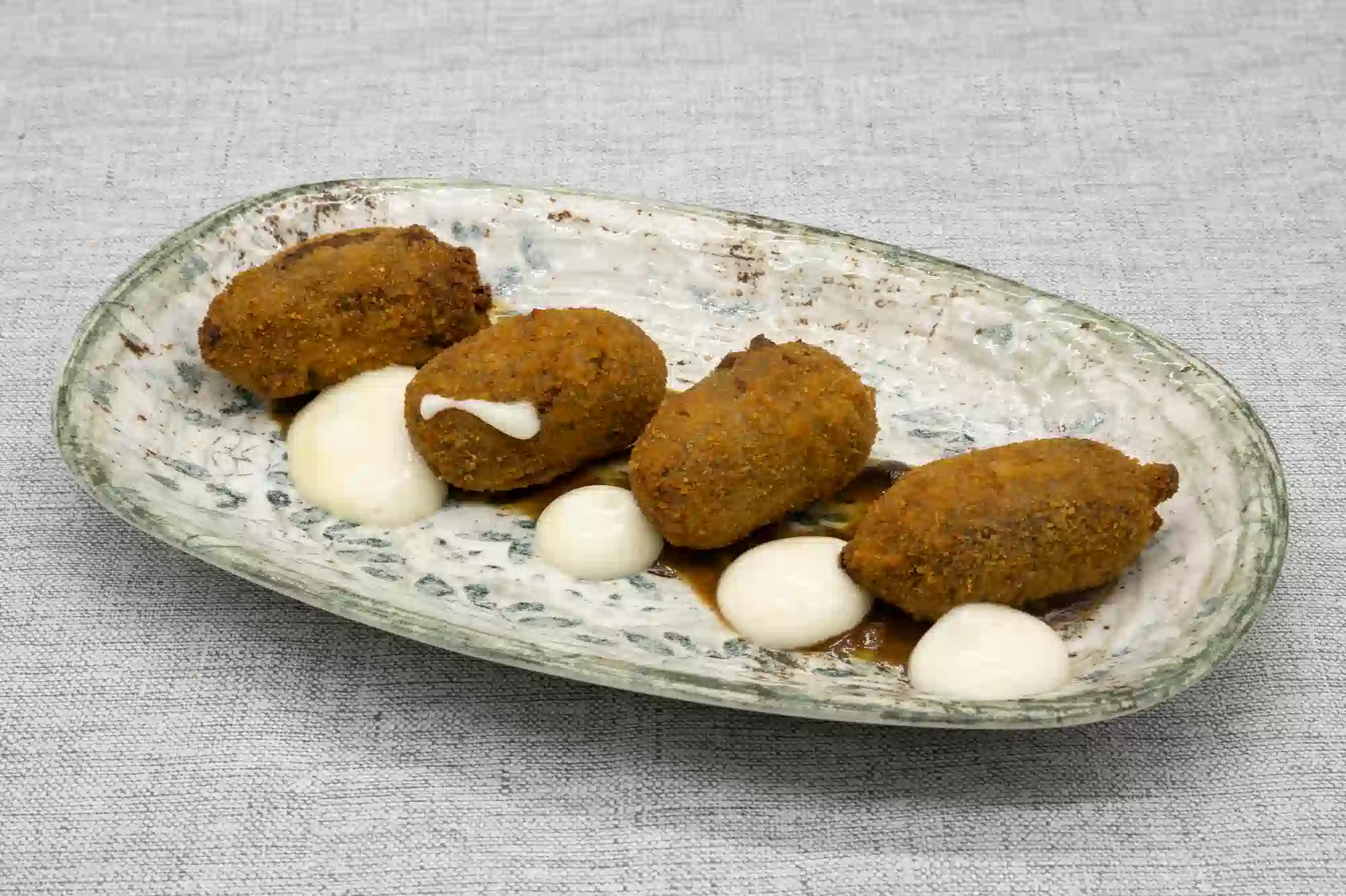 Croquetas de rabo de toro con salsa de boletus