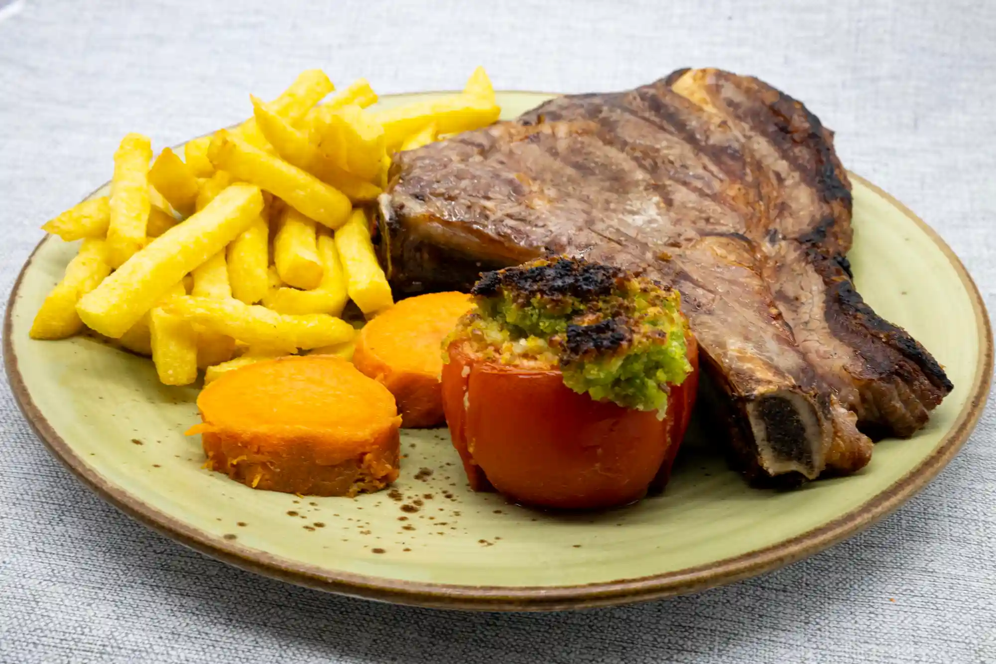 Entrecot con salsa de ceps, cinco pimientas o roquefort