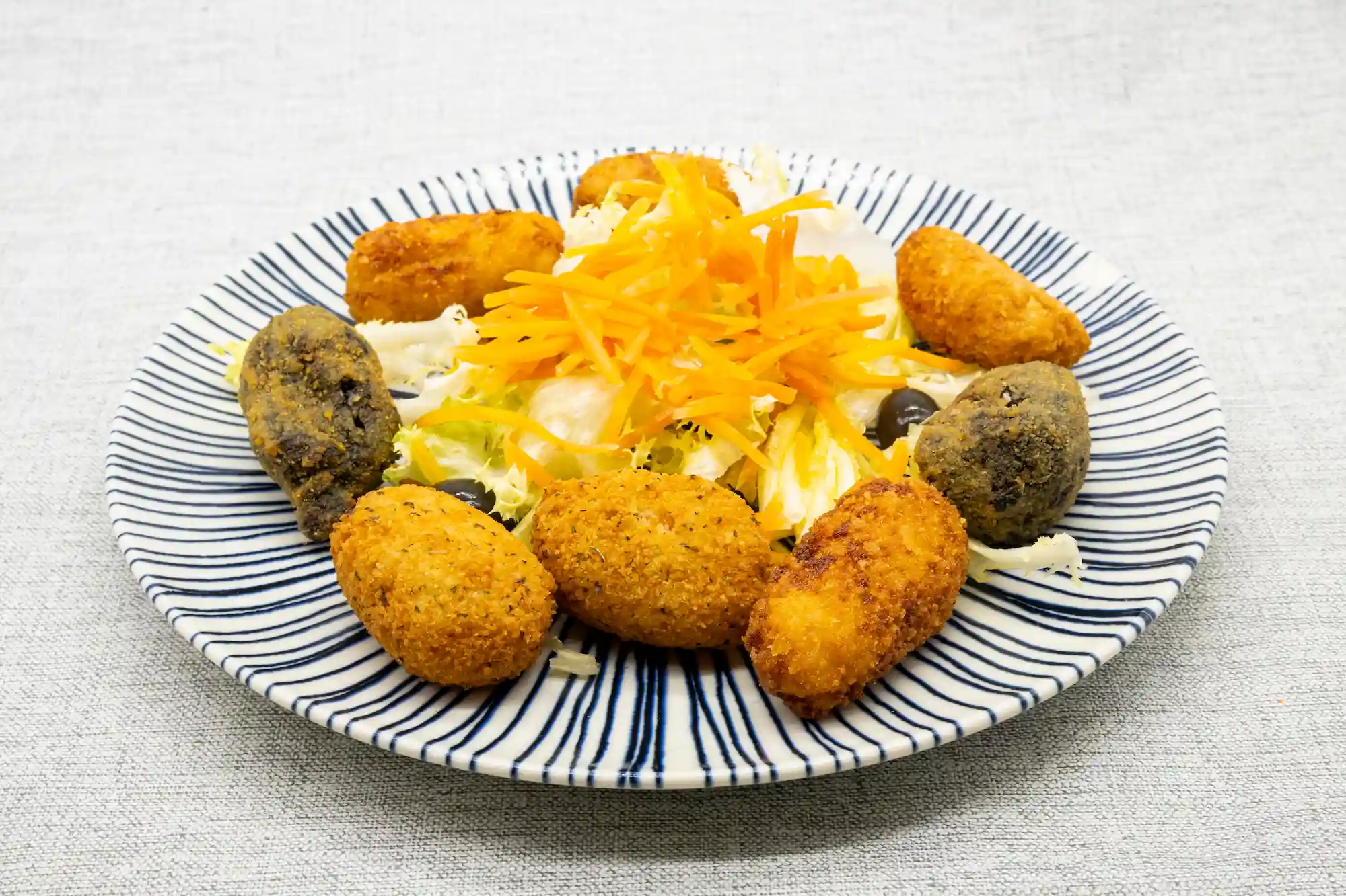Surtido de croquetas (bacalao, jamón ibérico, queso y sepia)