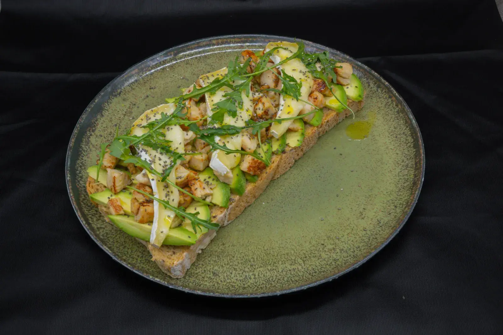 Torrada de pollo rustido y queso brie